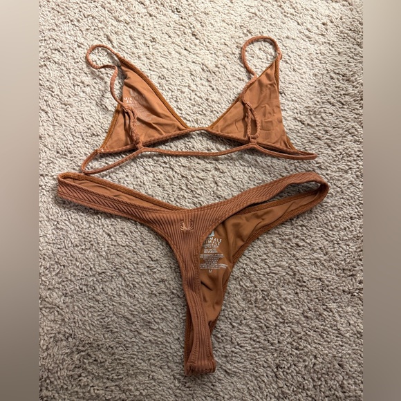 Minimale Animale Ribbed Bikini Set - Picture 2 of 5